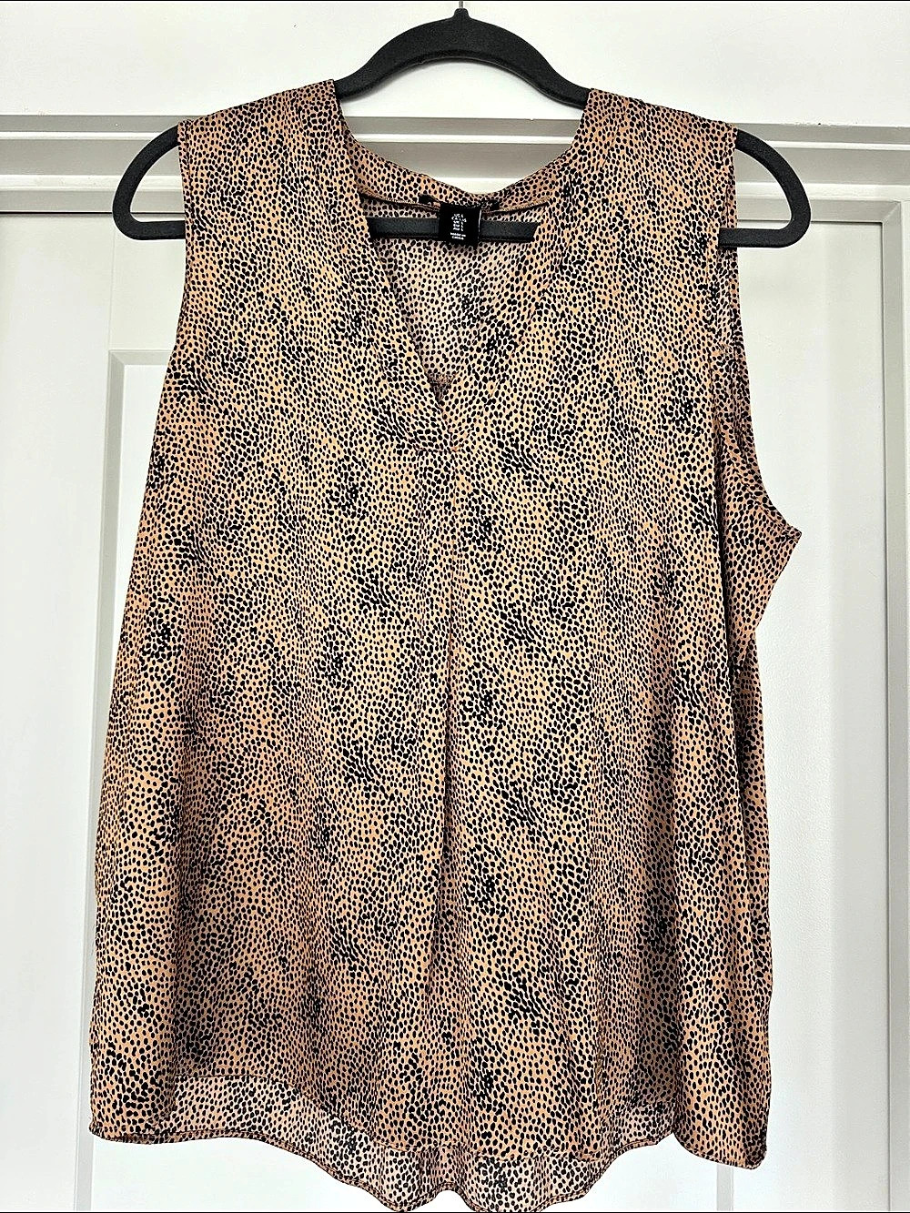 Sincerely Jules Animal Print V-Neck Blouse in Brown & Black Size Large Like
